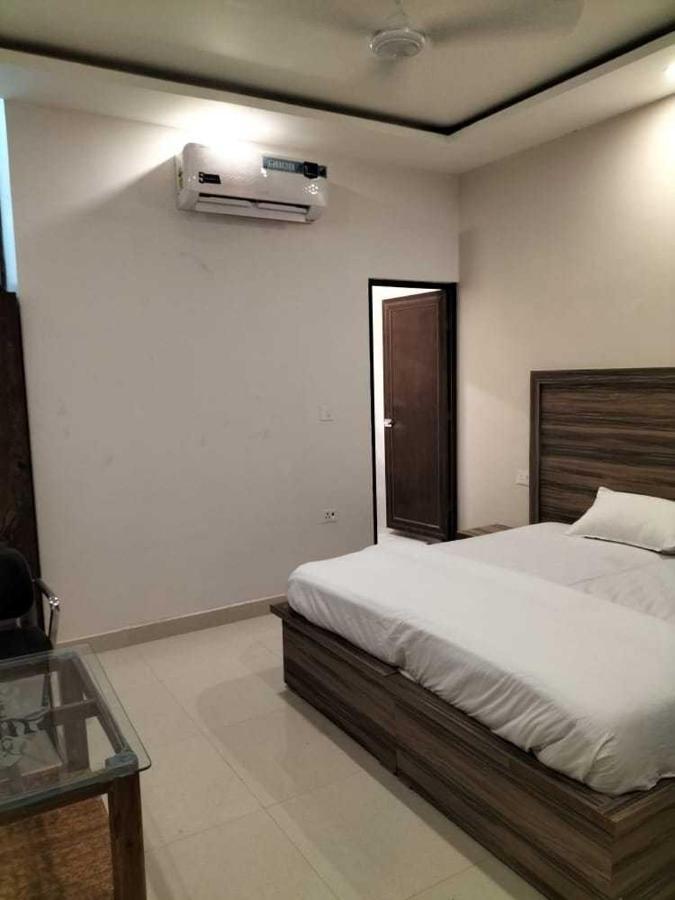 Oyo Flagship 81055 Hotel Barsana Phaphamau Exterior photo