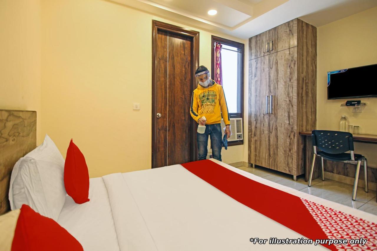 Oyo Flagship 81055 Hotel Barsana Phaphamau Exterior photo